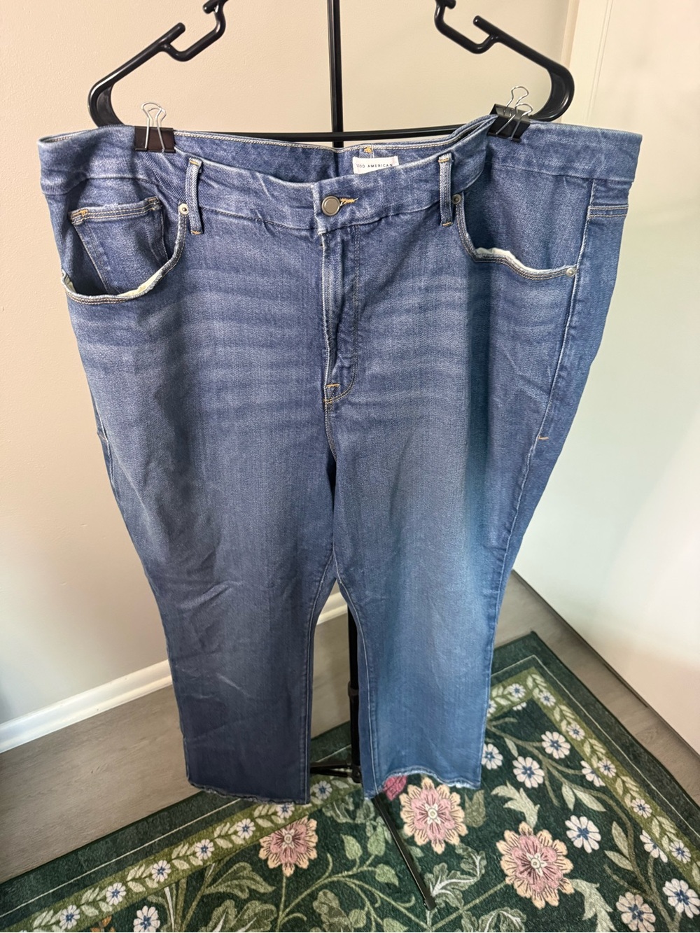 GOOD AMERICAN Good Legs Straight Jeans 20